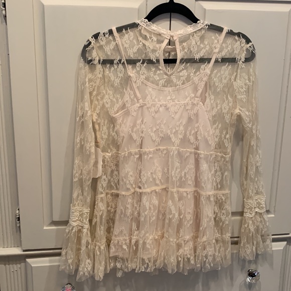 Altar’d State XS ivory lace top. Beautiful!! - Picture 2 of 7